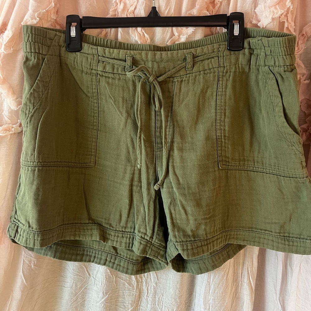 Old Navy Women’s Olive Green Drawstring Casual Shorts